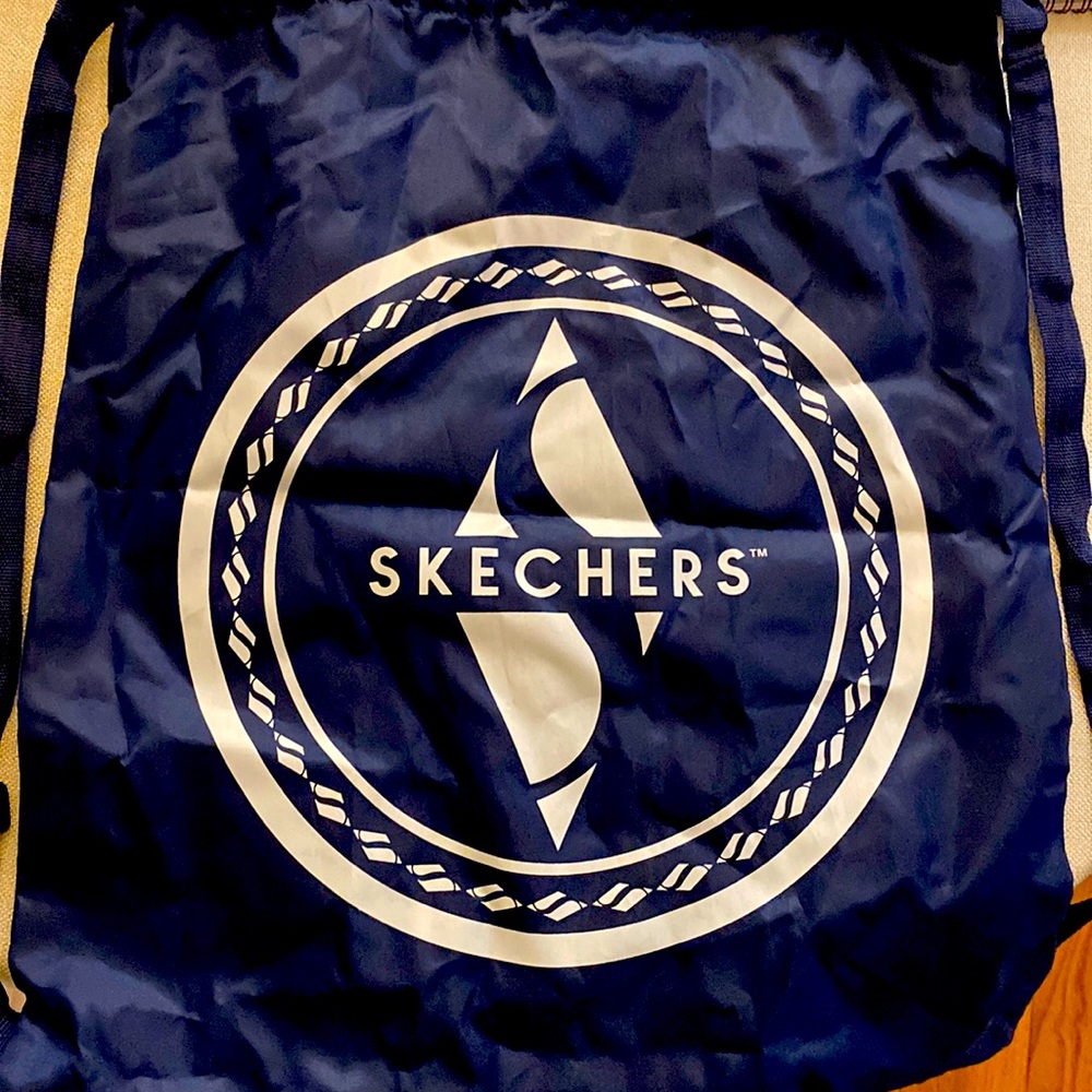 Sketchers navy blue pull bag